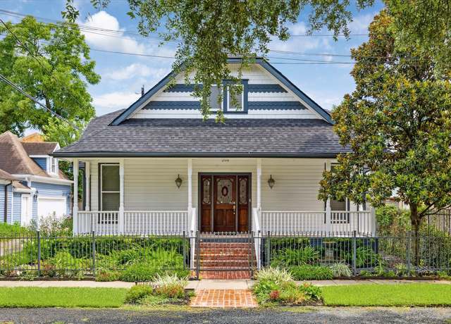 Property at 208 E 12th St, Houston, TX 77008, 3 beds, 2.5 baths