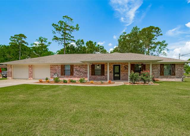 Property at 109 Fox Hollow St, Baytown, TX 77521, 4 beds, 2.5 baths