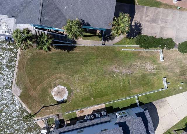 Property at 135 Isles End Rd, Tiki Island, TX 77554