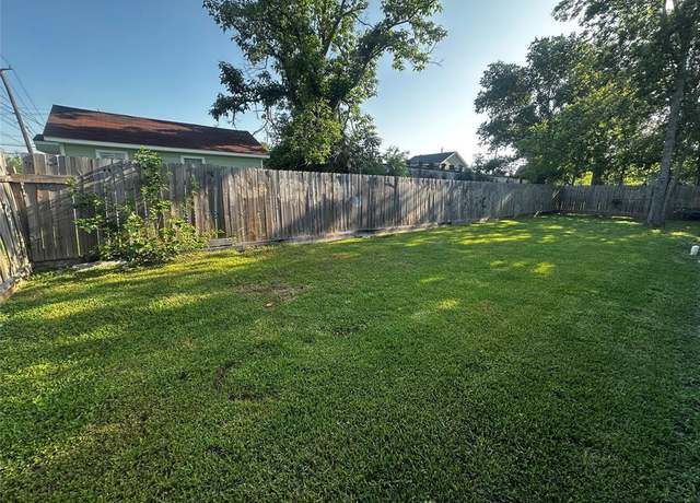 Property at 1212 Bringhurst St, Houston, TX 77020