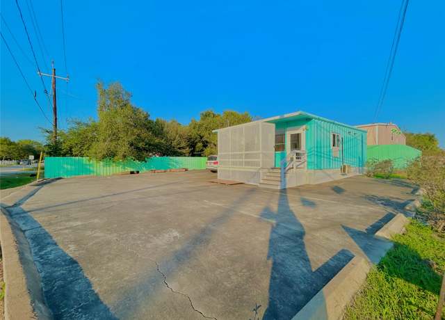 Property at 927 27th St, Dickinson, TX 77539, 1 bed, 1 bath