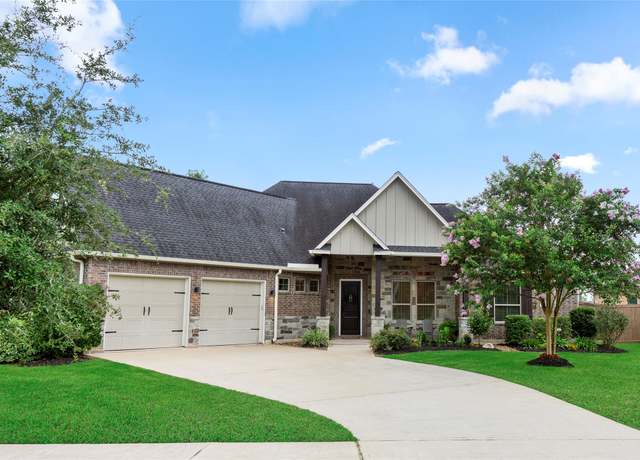 Property at 103 Lakeshore Ct, Clute, TX 77531, 4 beds, 2.5 baths