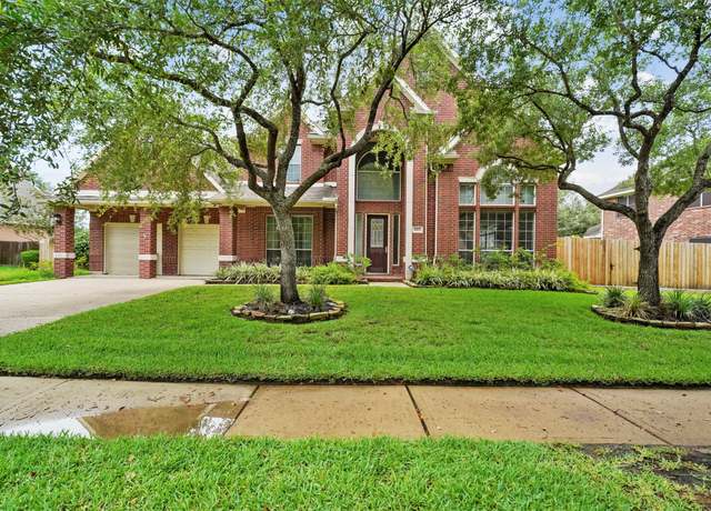 Property at 2815 Irvington Dr, Pearland, TX 77584, 5 beds, 3.5 baths