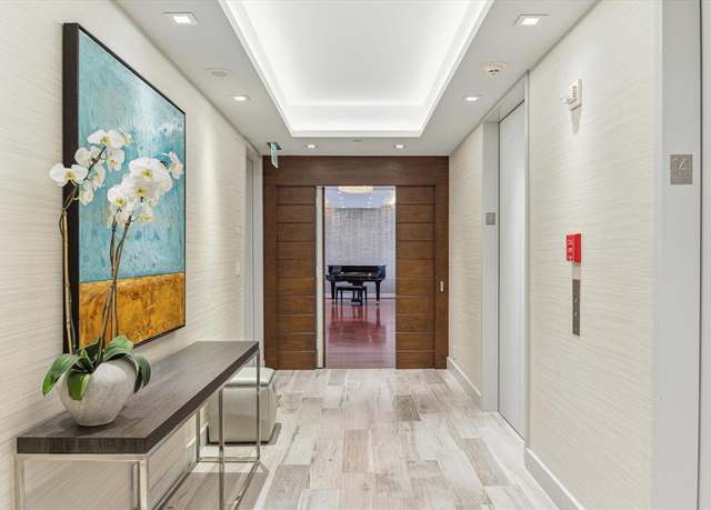 Property at 121 N Post Oak Ln #1405, Houston, TX 77024, 2 beds, 3 baths