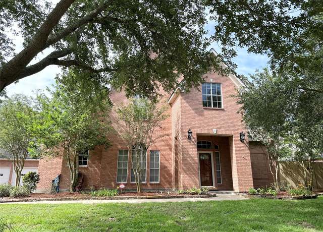 Property at 105 Harvard Oaks Dr, Lake Jackson, TX 77566, 4 beds, 3.5 baths