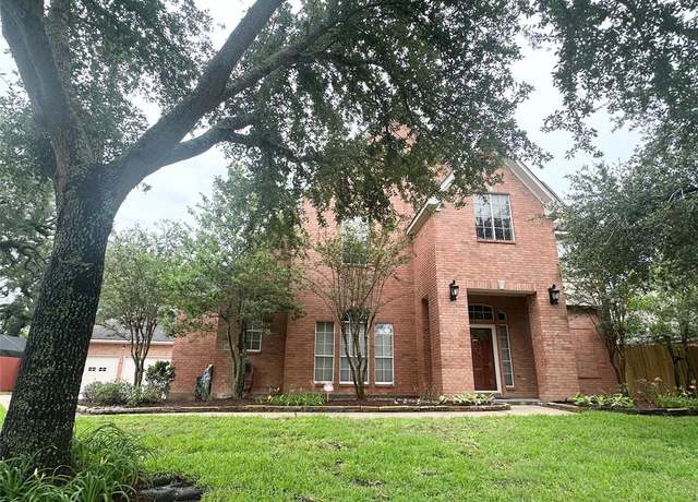 Property at 105 Harvard Oaks Dr, Lake Jackson, TX 77566, 4 beds, 3.5 baths