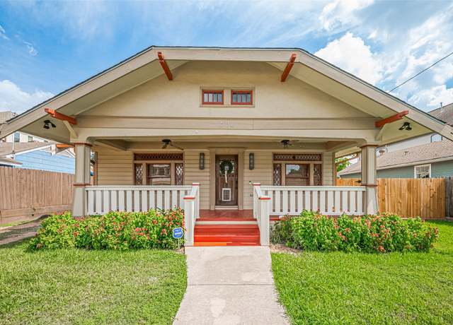 Property at 901 W 21st St, Houston, TX 77008, 3 beds, 2 baths