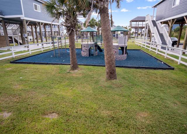 Property at 1071 Shady Ln, Gilchrist, TX 77617, 2 beds, 2 baths