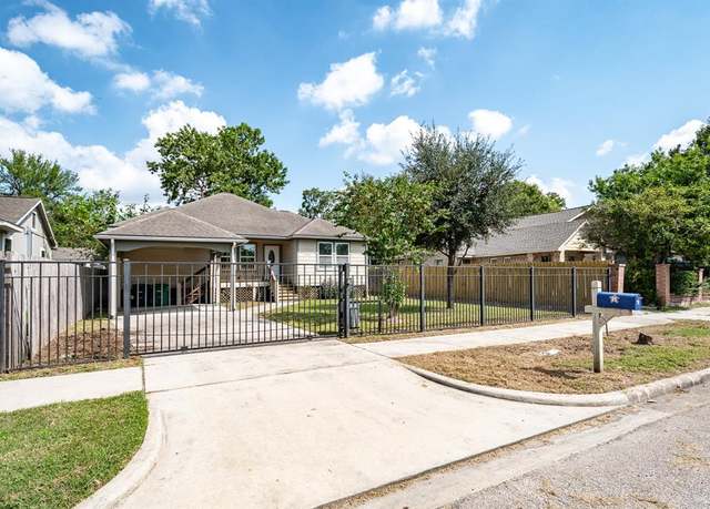 Property at 9750 La Vista Dr E, Houston, TX 77041, 3 beds, 2 baths