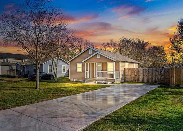 Property at 319 S Utah St, La Porte, TX 77571, 3 beds, 3 baths