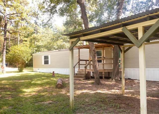 Property at 8916 Lakeside Dr, Plantersville, TX 77363, 3 beds, 2 baths