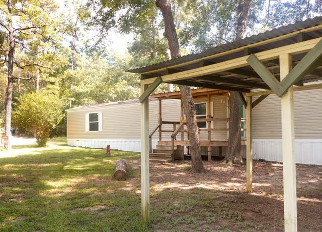 Property at 8916 Lakeside Dr, Plantersville, TX 77363, 3 beds, 2 baths