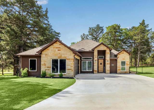 Property at 401 Saint Andrews Dr, New Ulm, TX 78950, 3 beds, 2.5 baths
