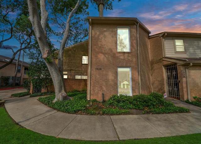 Property at 1928 Augusta Dr #19, Houston, TX 77057, 2 beds, 2.5 baths