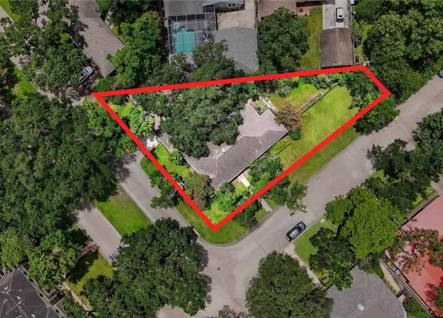 Property at 4601 Staunton St, Houston, TX 77027, 3 beds, 2.5 baths