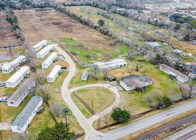 Property at 1300 N Battlebell Rd, Highlands, TX 77562