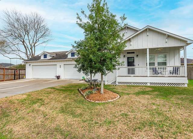 Property at 525 Lakeside Dr, Kemah, TX 77565, 3 beds, 2 baths