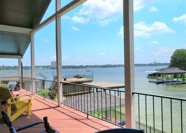 Property at 1022 Lake View Dr, Montgomery, TX 77356, 3 beds, 2.5 baths
