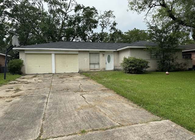 Property at 16607 David Glen Drive Dr, Friendswood, TX 77546, 3 beds, 2 baths