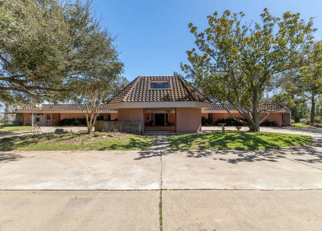 Property at 2009 Fm 950, Eagle Lake, TX 77434, 6 beds, 5.5 baths