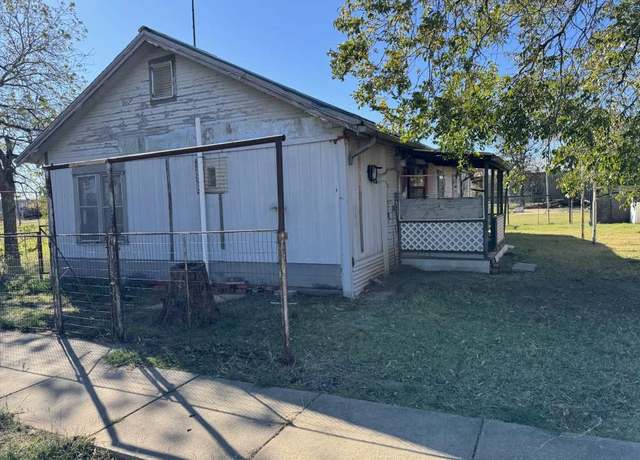 Property at 204 E Bryan Ave, Electra, TX 76360, 3 beds, 1.5 baths