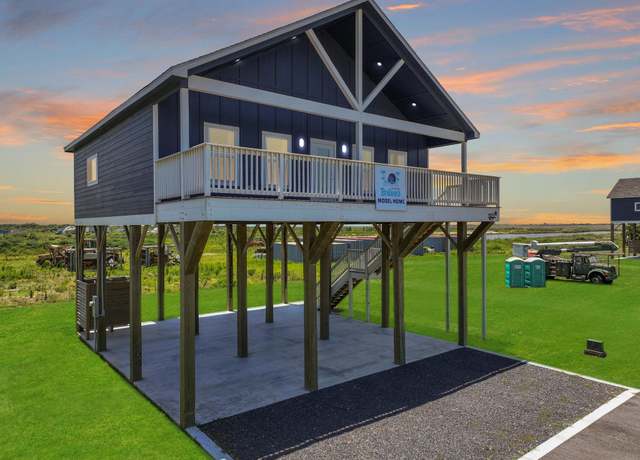 Property at 1025 Sunset Cir W, Crystal Beach, TX 77650, 3 beds, 3 baths