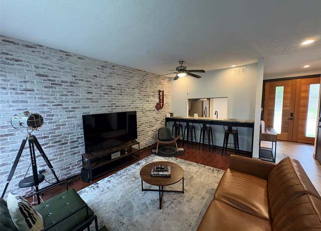 Property at 3244 Poe Dr, Montgomery, TX 77356, 3 beds, 2.5 baths