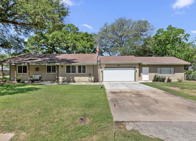 Property at 204 King Dr, Columbus, TX 78934, 4 beds, 2 baths