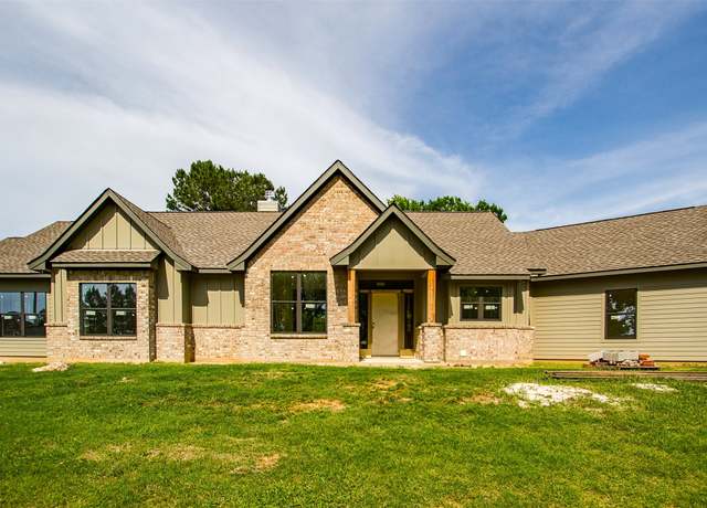 Property at 2401 Oak Hollow Ln, Brenham, TX 77833, 3 beds, 2 baths