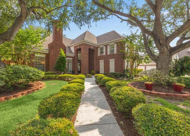 Property at 311 Pineview Cir, El Lago, TX 77586, 5 beds, 3 baths