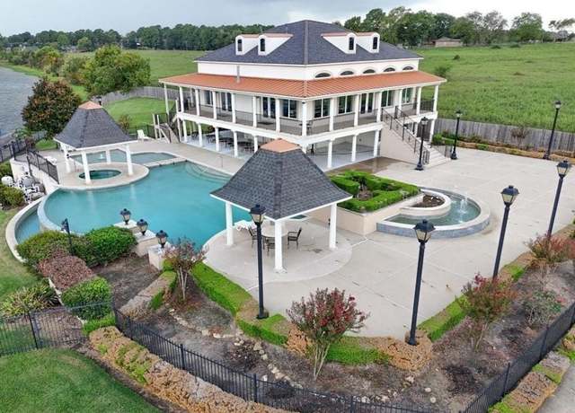 Property at 12546 St Louis Ct, Willis, TX 77318