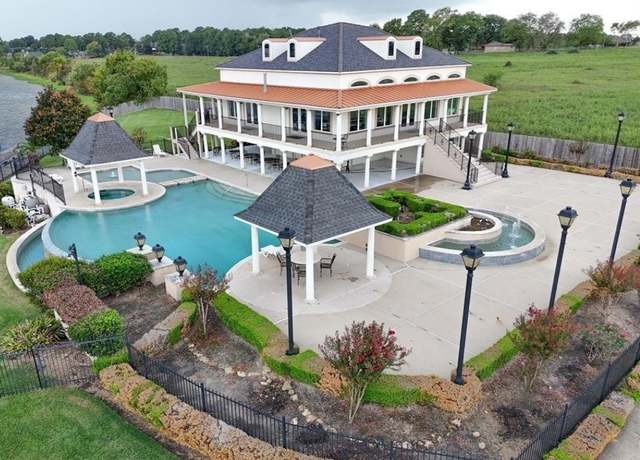 Property at 12546 St Louis Ct, Willis, TX 77318