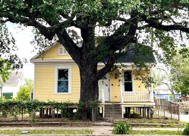 Property at 1512 37th St, Galveston, TX 77550, 3 beds, 2 baths