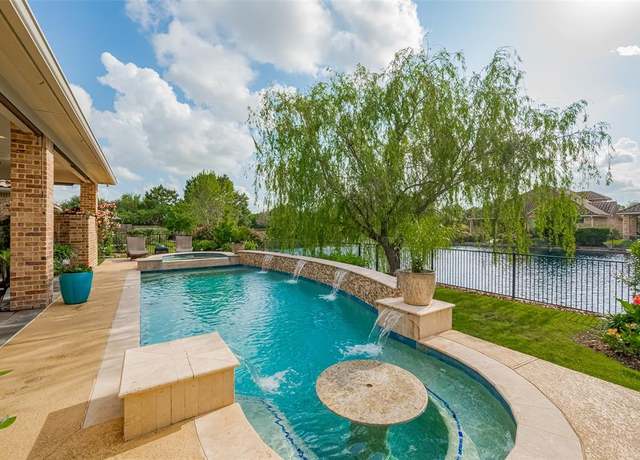 Property at 7 Edgemont Ct, Fulshear, TX 77441, 3 beds, 3.5 baths