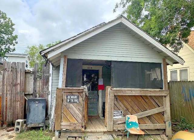 Property at 1315 Pine St, Baytown, TX 77520, 1 bed, 1 bath