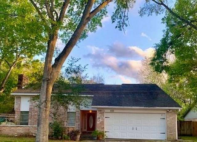 Property at 13911 Briar Place Dr, Houston, TX 77077, 3 beds, 2.5 baths