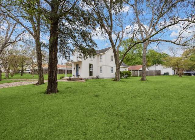 Property at 1104 Rexville Rd, Sealy, TX 77474, 4 beds, 1 bath
