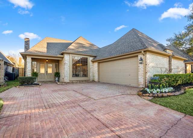 Property at 5611 Glen Pines Dr, Houston, TX 77069, 3 beds, 2 baths