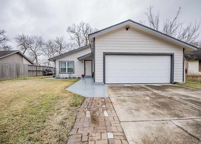 Property at 4515 Ravine Dr, Friendswood, TX 77546, 4 beds, 2.5 baths
