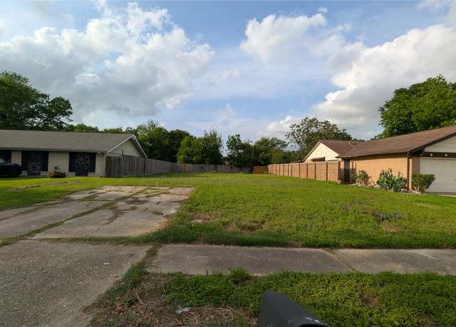 Property at 251 Goodson Dr, Houston, TX 77060