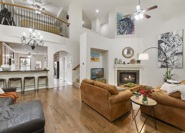 Property at 27 Medley Ln, The Woodlands, TX 77382, 3 beds, 2.5 baths