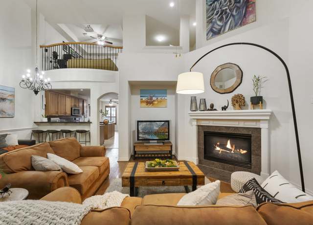 Property at 27 Medley Ln, The Woodlands, TX 77382, 3 beds, 2.5 baths