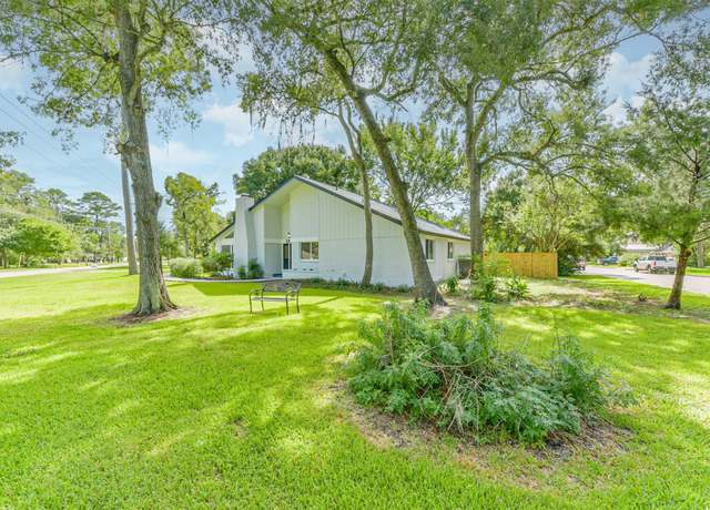 Property at 1206 Sunset Dr, Dickinson, TX 77539, 4 beds, 2 baths