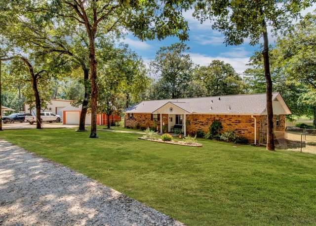 Property at 29133 E Lake Dr, Hempstead, TX 77445, 3 beds, 3 baths