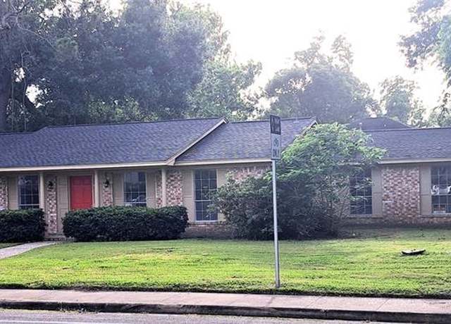 Property at 407 S 2nd St, Alvin, TX 77511, 3 beds, 2.5 baths