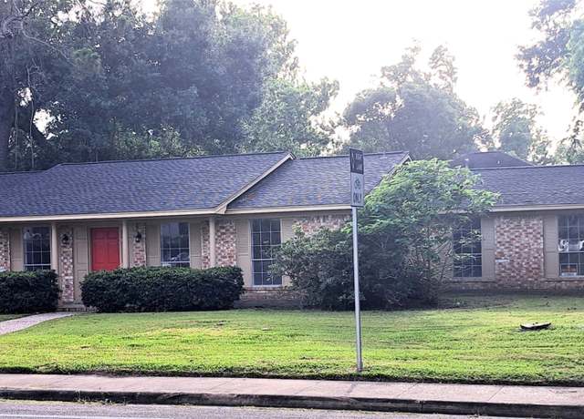 Property at 407 S 2nd St, Alvin, TX 77511, 3 beds, 2.5 baths