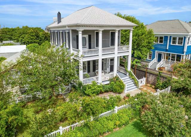 Property at 607 11th St, Galveston, TX 77550, 3 beds, 3 baths