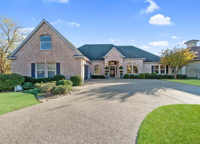 Property at 26 Englewood Ct, Montgomery, TX 77356, 4 beds, 3.5 baths