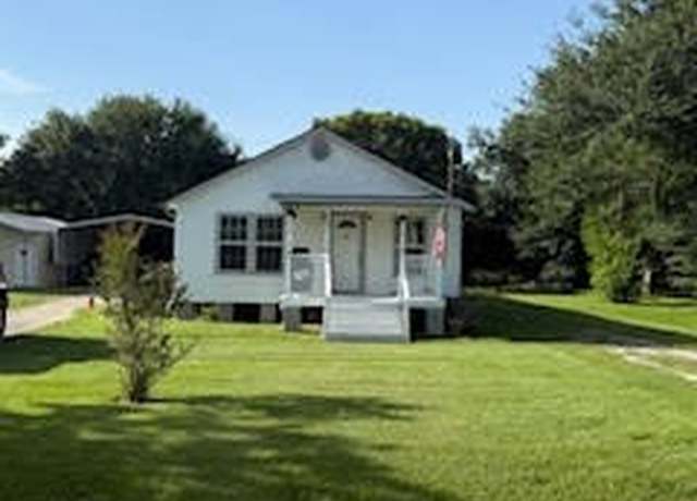 Property at 701 Lee Ave, Anahuac, TX 77514, 4 beds, 3 baths