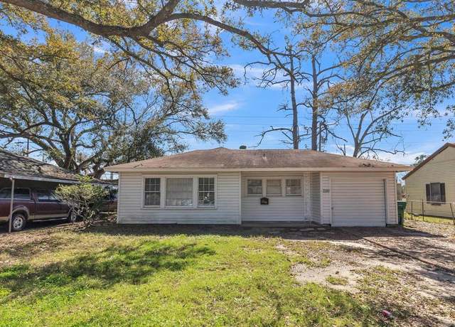 Property at 2203 Norwood Dr, Orange, TX 77630, 3 beds, 1 bath